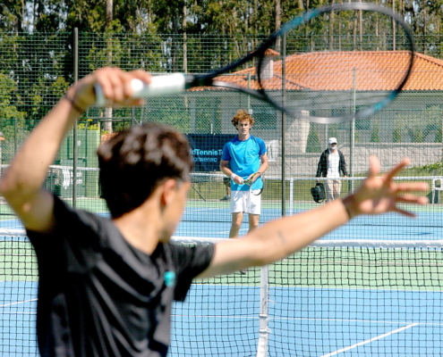 Callejón se dispone a sacar ante Mano (medios)