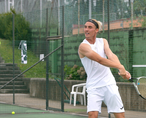 Dino Molokova Ferreira (medios)