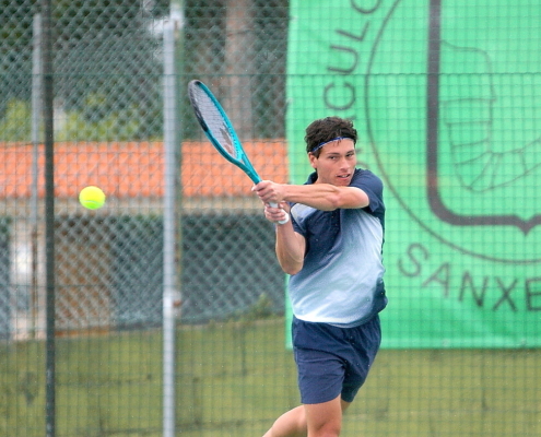 El vigués Tomás Currás (medios)