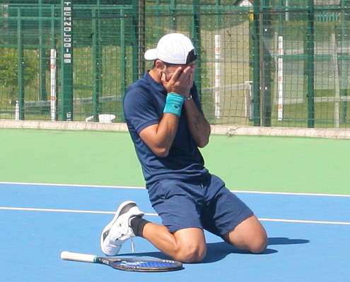 Porras emocionado (medios)