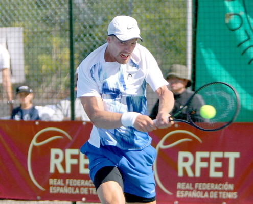 Robert Strombachs (medios)