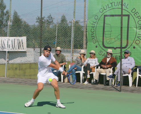 El noruego Johan Oscar Llen (medios)
