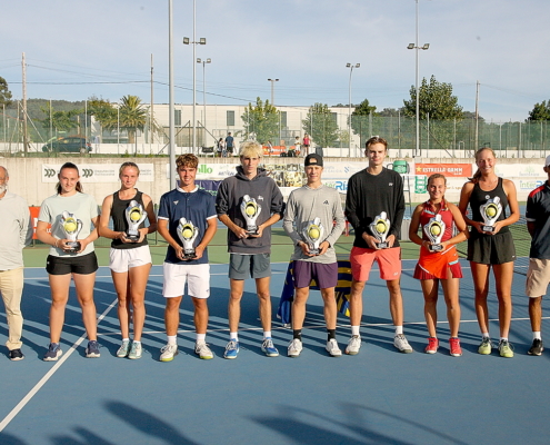 Foto familia premiados dobles femenino y masculino (medios)