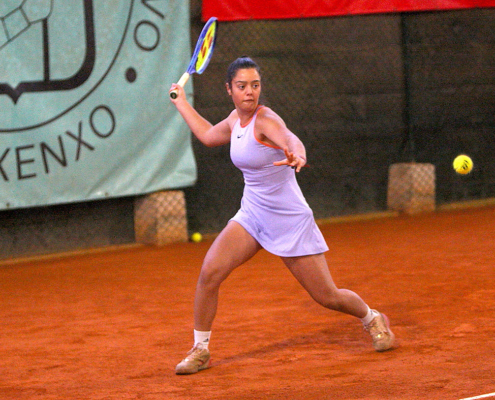 La zaragozana Paula Cortés Medrano (medios)